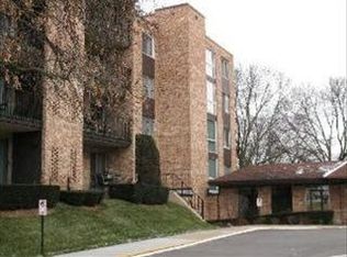 1103 S Hunt Club Dr APT 319, Mount Prospect, IL 60056