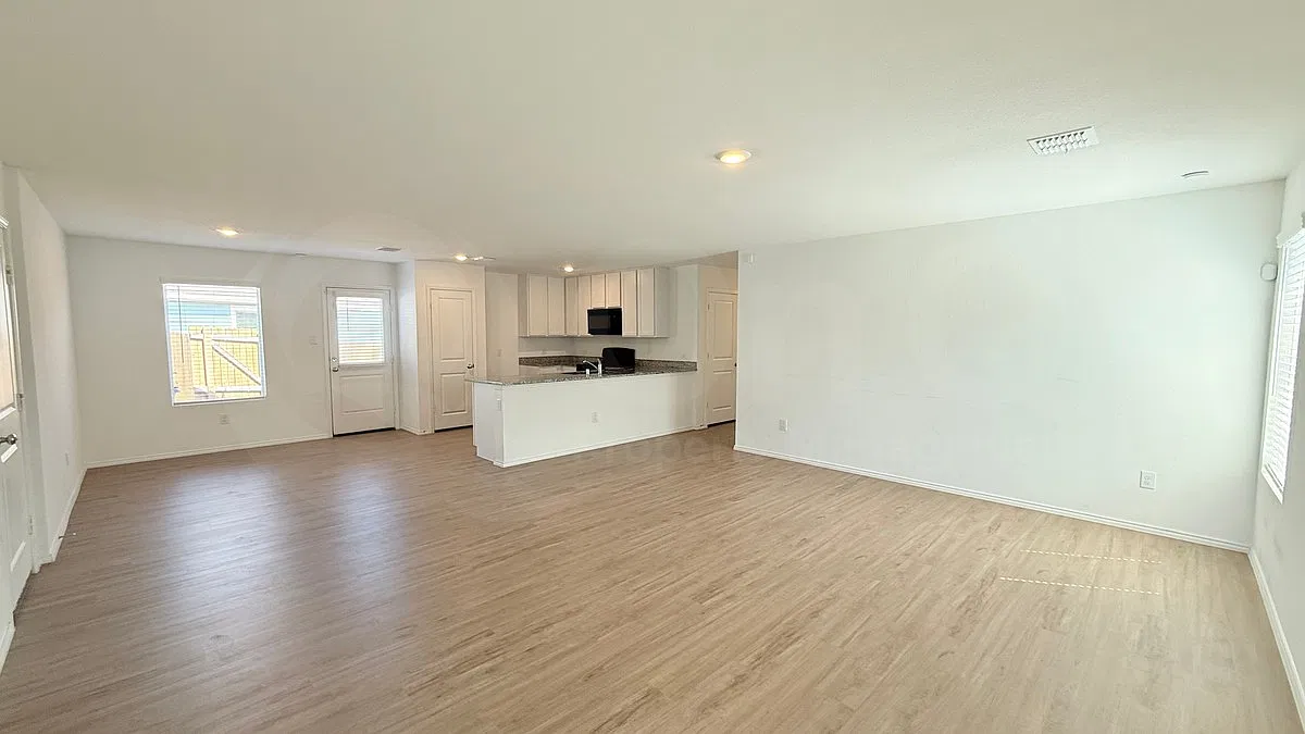 3 bed, 2.0 bath, 1436 sqft, $1,700 — Photo 3