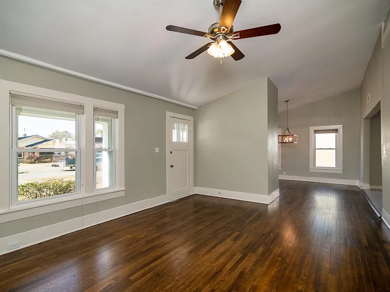 1817 Tremont Ave — Photo 5