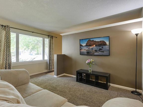 3rd image of 7496 Columbia Ct