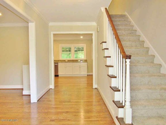 3rd image of 408 Patrick Henry Dr