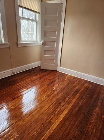 1st image of 533 S 8th Ave