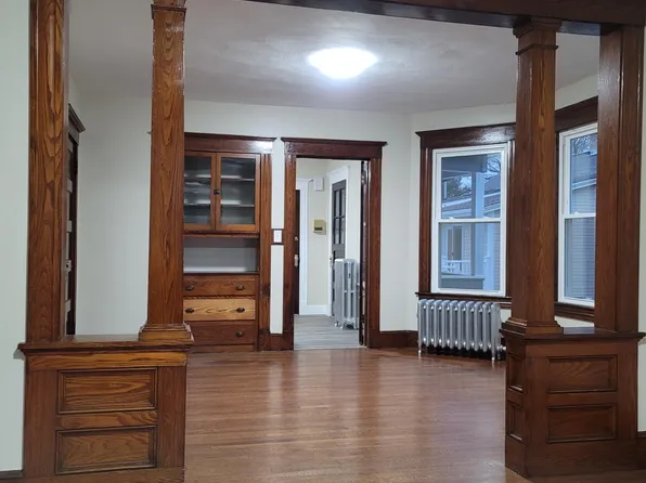 39 W School St #B, Westfield, MA 01085