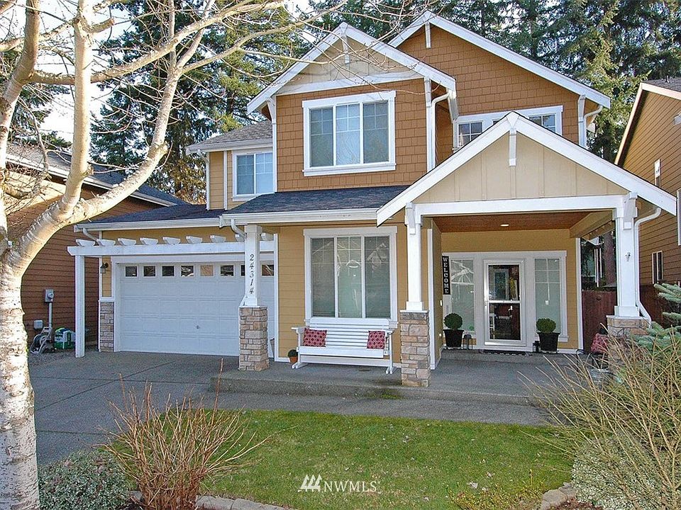 A beautiful 5 bedroom home is ready for new owners! Like new inside and out!