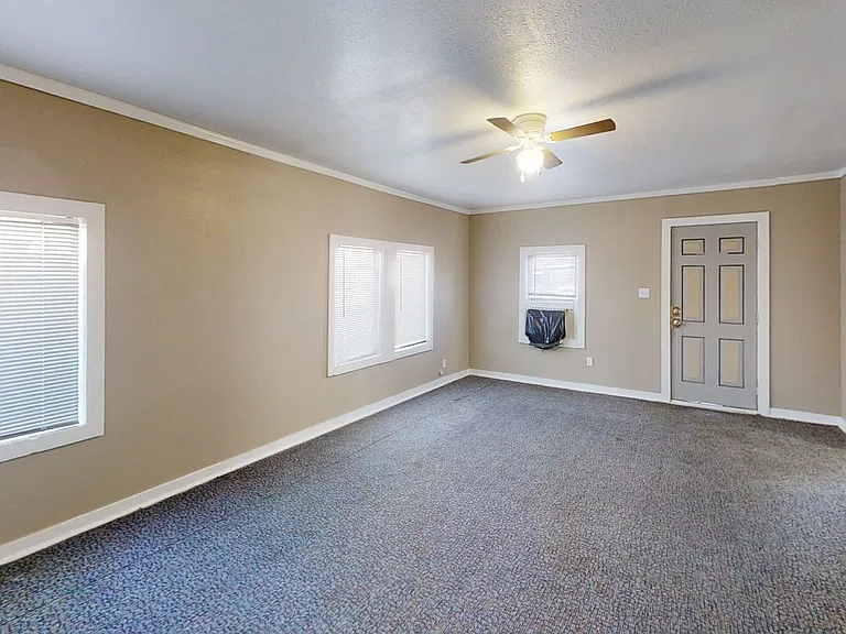 216 S Avenue I #1 — Photo 5