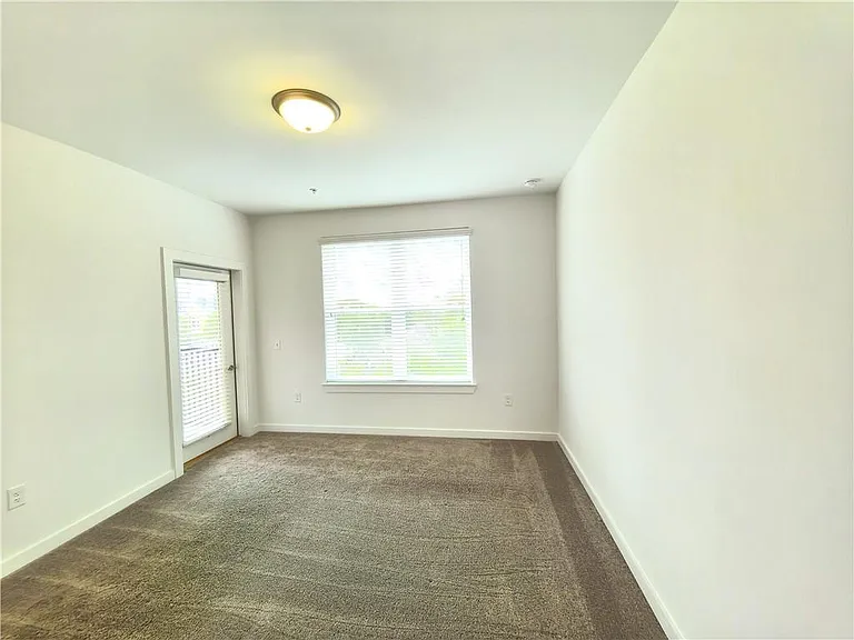 525 Parkway Dr #401 — Photo 23