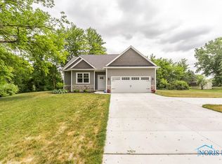 8235 Garden Rd, Maumee, OH 43537