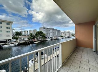 3545 NE 167th St APT 204, North Miami Beach, FL 33160