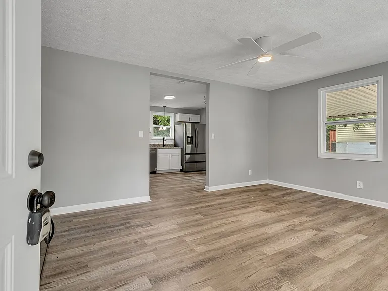 2923 Emery Dr — Photo 9