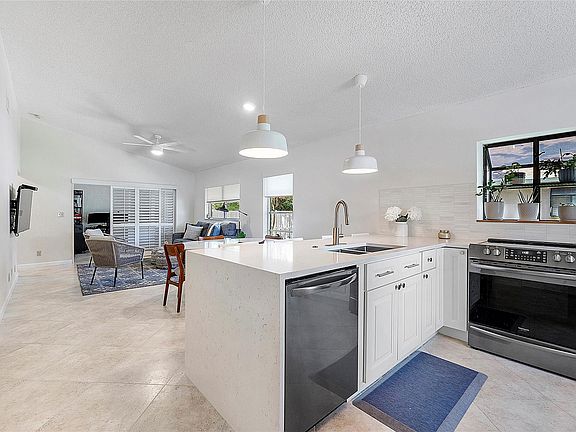 4th image of 8230 Springtree Road