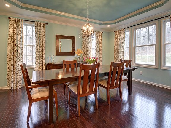 5th image of 32 Donlavage Way #104