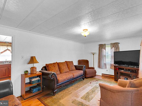 4th image of 801 8th St