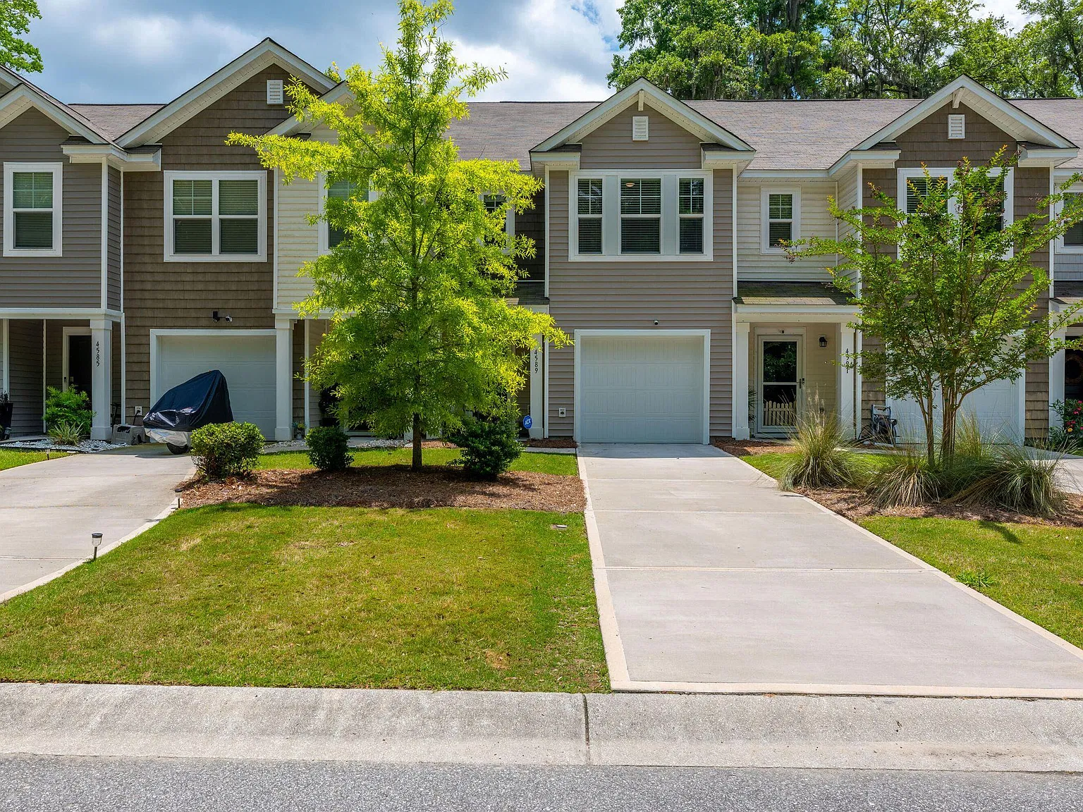 3 bed, 2.5 bath, 1596 sqft, $2,250 — Photo 1