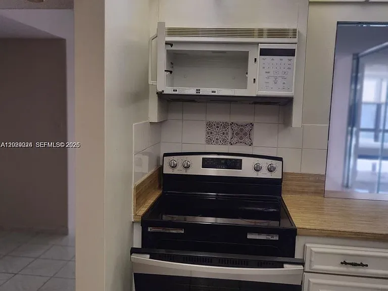 800 Parkview Dr #527 — Photo 8