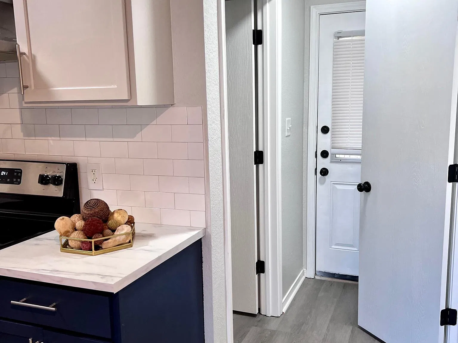 2 bed, 1.5 bath, 1023 sqft, $1,200 — Photo 3