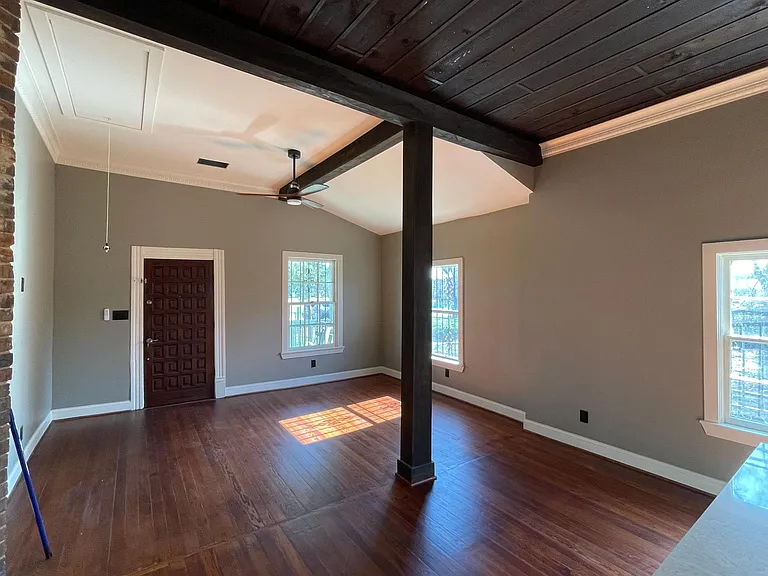 2109 Holmes St — Photo 2