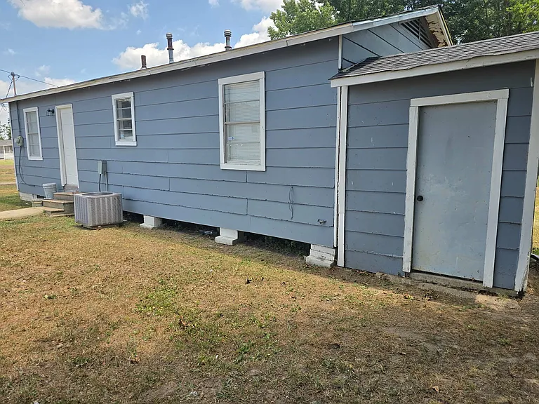 102 Lewis St — Photo 8