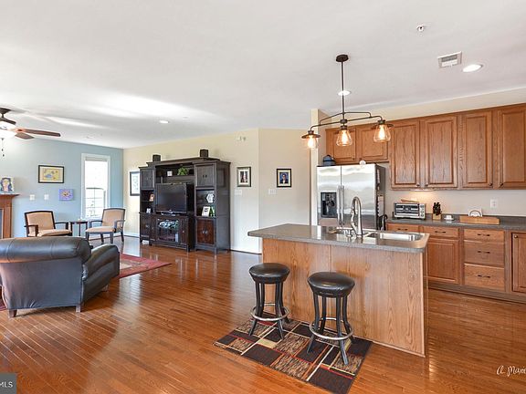 4th image of 218 Greenwich Dr