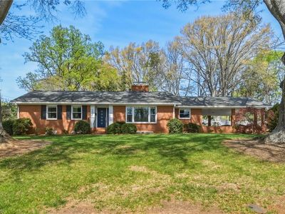 2442 Greenwich Rd, Winston Salem, NC, 27104