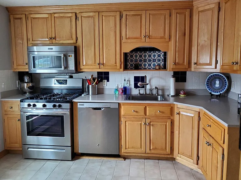 1275 Maplewood Ave #26 — Photo 6