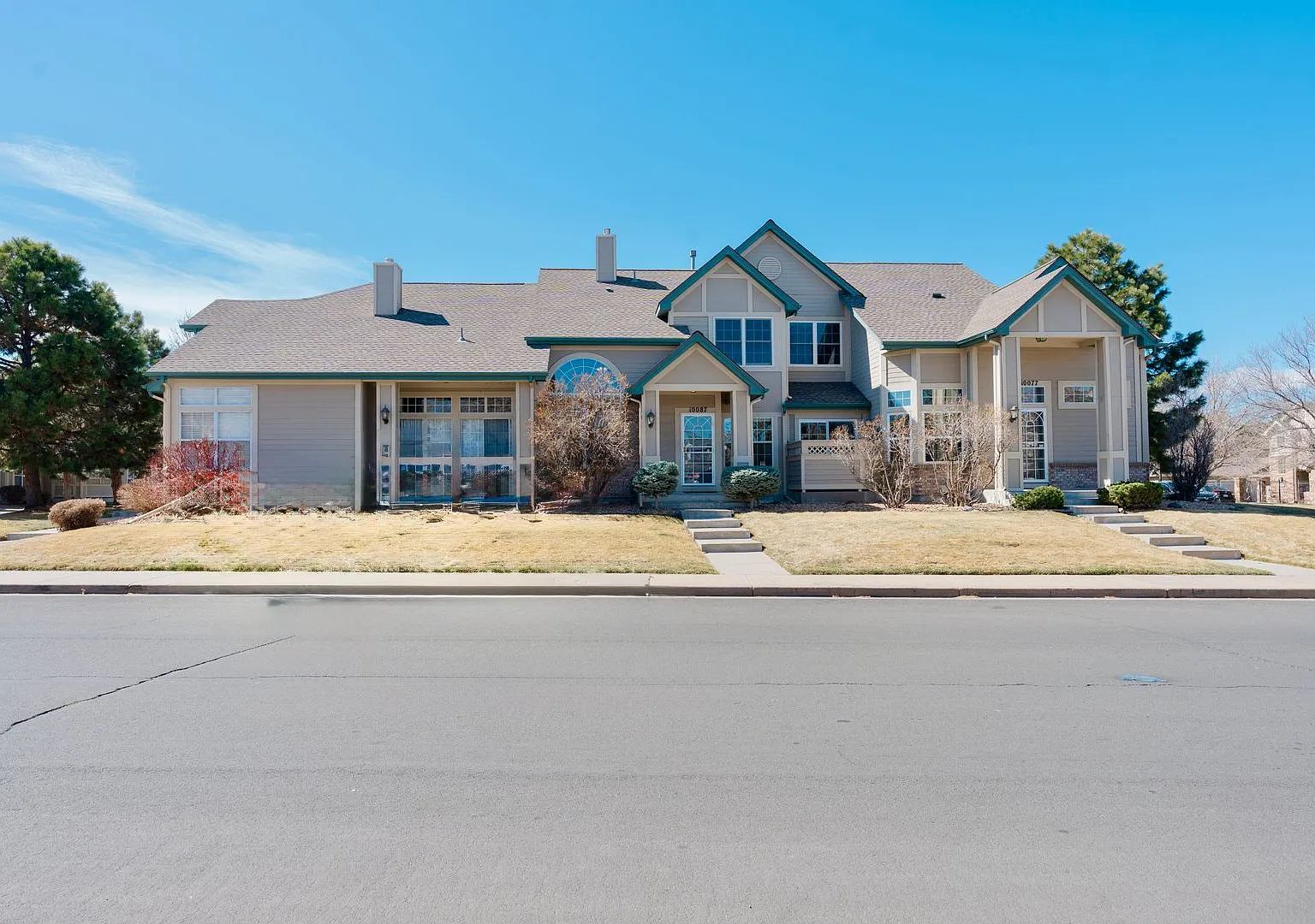 Gorgeous Upgraded Townhome in Sought-After Community Cherry Creek Schools — Photo 2