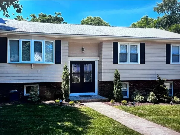 50 Briarwood Rd, Cranston, RI 02920
