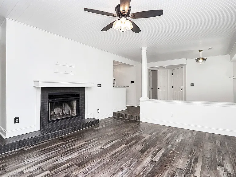 1109 E Morehead St — Photo 12