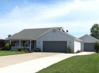 810 Countryview Dr, Paulding, OH 45879