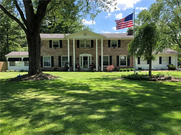 251 Hillary Ln, Penfield, NY 14526