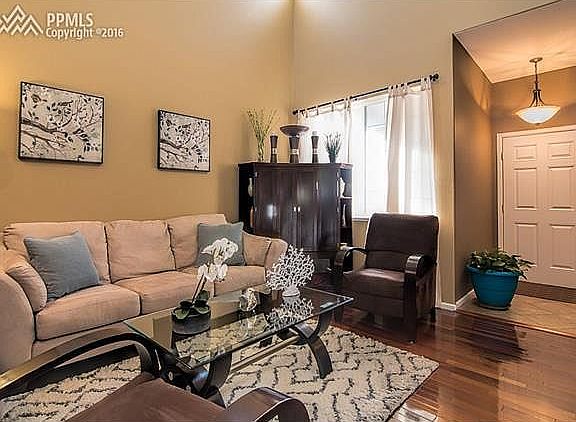 Living/Dining Room/Entry