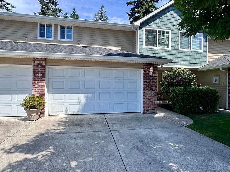 8007 NE 38th Ave — Photo 3