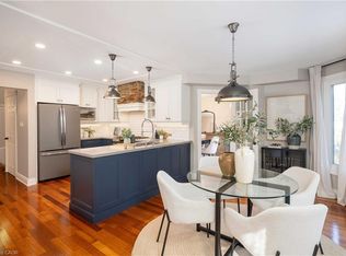 2253 Towne Blvd, Oakville, ON L6H 5J9