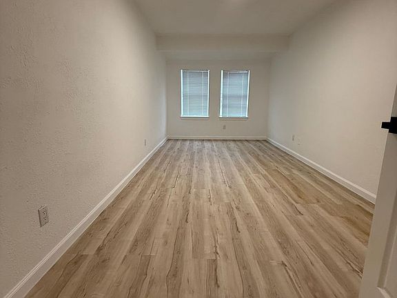 4th image of 5311 Lyndhurst Dr