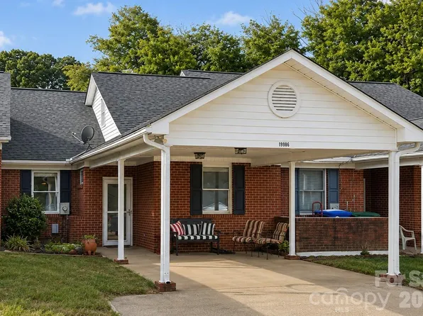 19986 Oak Leaf Cir, Cornelius, NC 28031