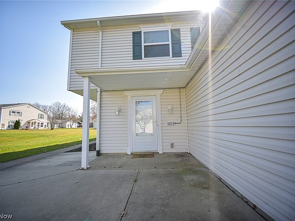 3rd image of 600 Canterbury Ln #B-9