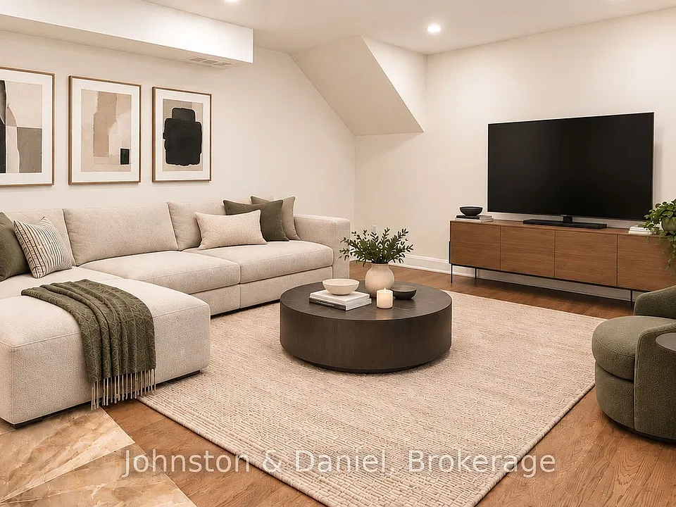 2579 Yonge St #202