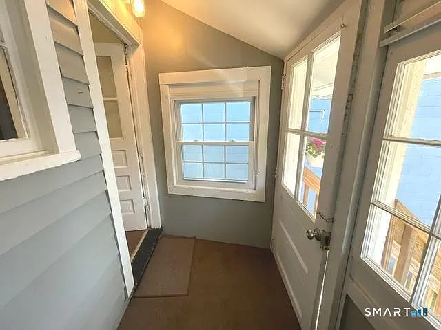 33 Middle St — Photo 3