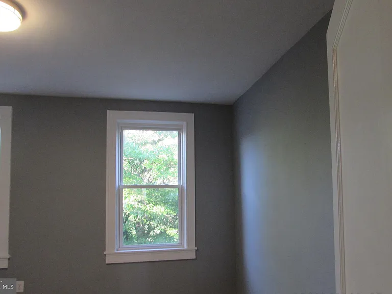2735 Chesterfield Ave — Photo 24
