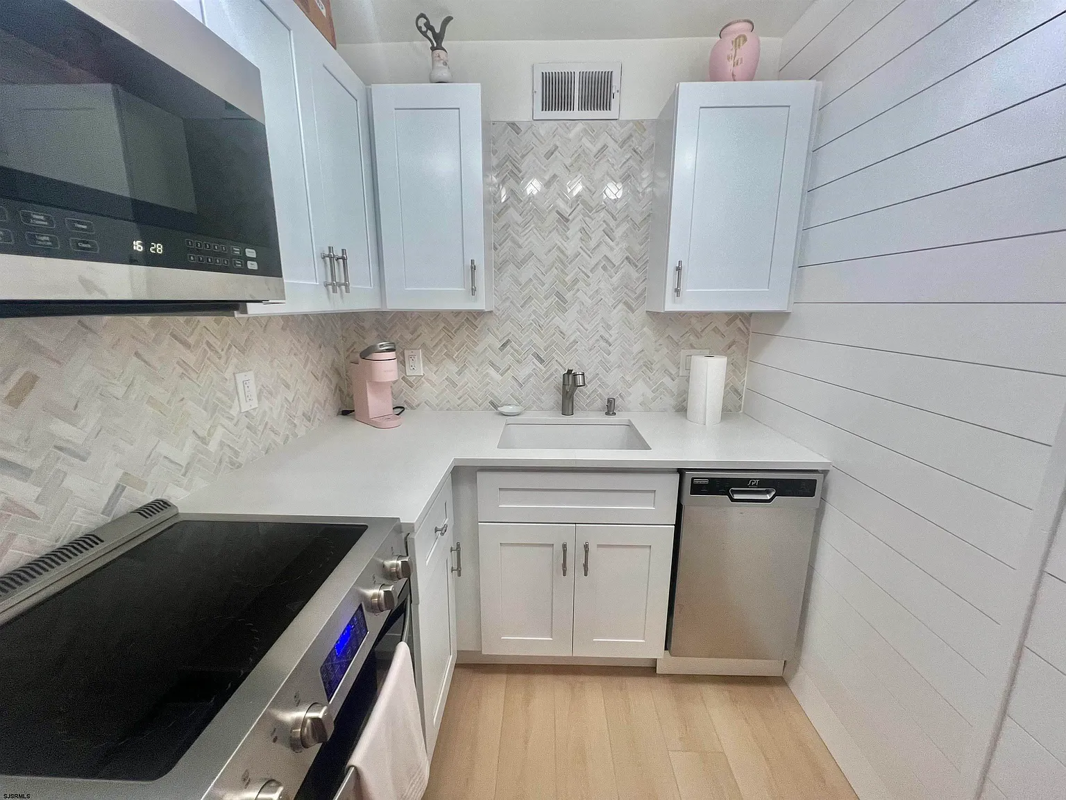 1 bed, 1.0 bath, $1,975 — Photo 4