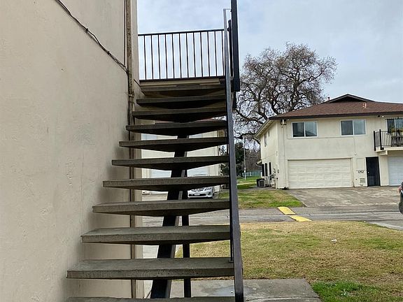 4th image of 1243 Pinetree Dr Unit 4