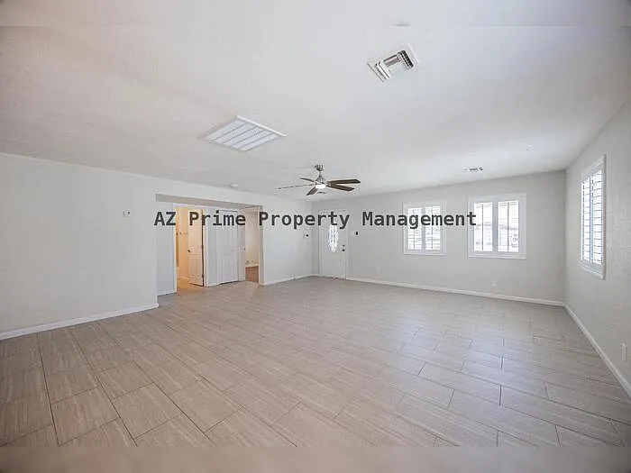 1332 E Whitton Ave — Photo 6