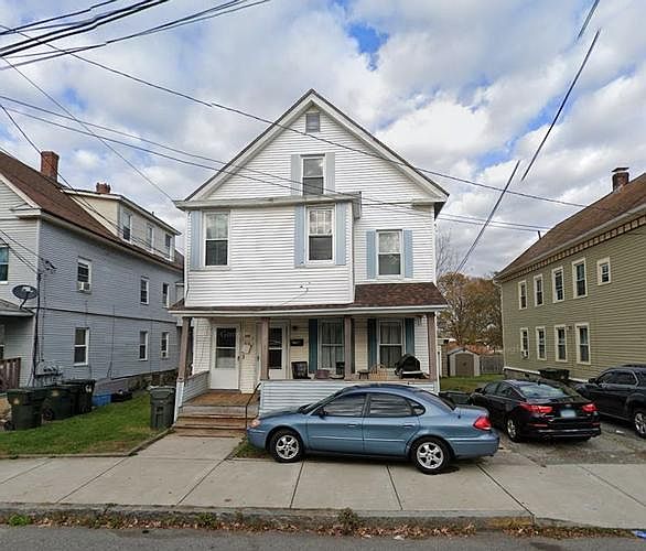 2nd image of 210 Shaw St