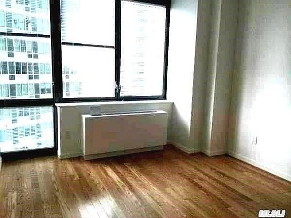 4th image of 4610 Center Blvd APT 917