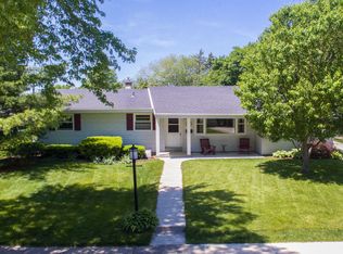 6042 Oriole Ln, Greendale, WI 53129