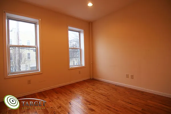 Rented by Target Realty Group | media 2