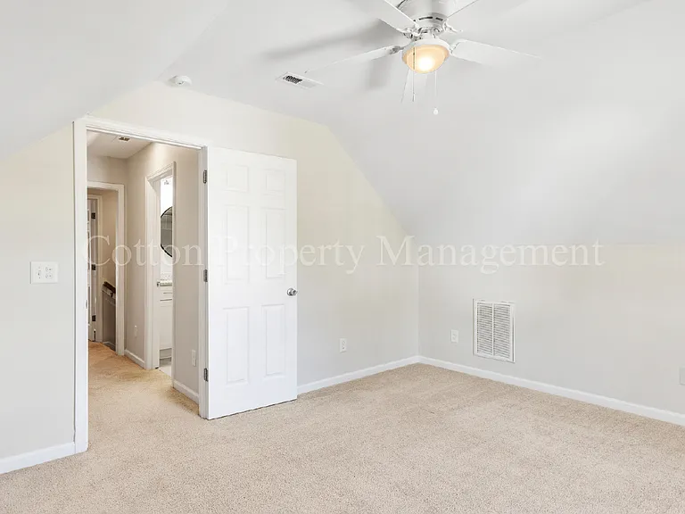 1010 Winterberry Cir — Photo 44