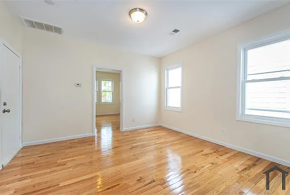 104 Grand Ave #1R