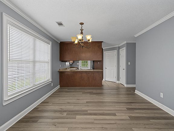 5th image of 108 Mayfield Dr