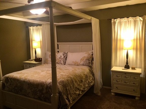 Master Suite : Large master suite with walk in closets, 5 piece bath, and new carpet.