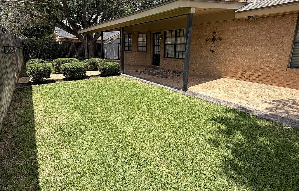3 bed, 2.0 bath, 1877 sqft, $2,650 — Photo 2